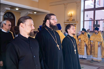 Митрополит Игнатий совершил Божественную литургию в храме во имя святого апостола и евангелиста Иоанна Богослова при СПДС