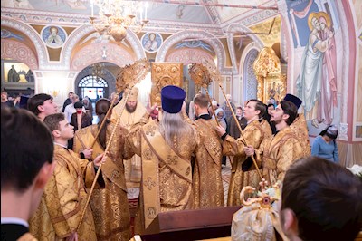 Митрополит Игнатий совершил Божественную литургию в Свято-Троицком кафедральном соборе г. Саратова