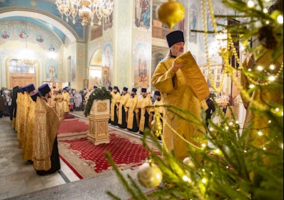 Митрополит Игнатий совершил Великую рождественскую вечерню