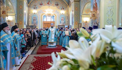 Митрополит Саратовский и Вольский Игнатий совершил вечерню в соединении с Литургией Иоанна Златоуста в Покровском соборе г. Саратова