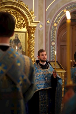 Вечернее богослужение с чтением акафиста Пресвятой Богородице в Свято-Троицком кафедральном соборе г. Саратова
