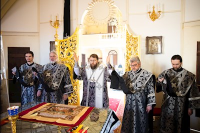 Митрополит Игнатий совершил Литургию Преждеосвященных Даров в храме святого апостола и евангелиста Иоанна Богослова при СПДС