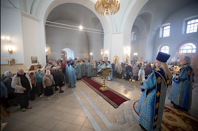 Митрополит Игнатий совершил Божественную литургию в Покровском храме г. Петровска
