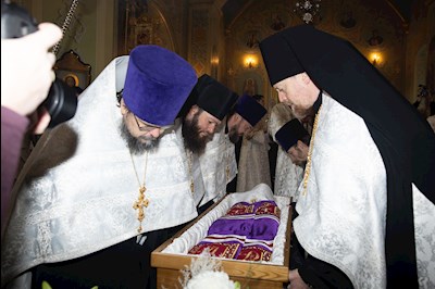 В Покровском соборе прошла торжественная встреча саратовских святителей