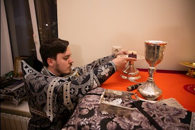 Митрополит Игнатий совершил ночную Литургию Преждеосвященных Даров в крестовом храме священномученика Гермогена, епископа Тобольского (Саратовского и Царицынского)