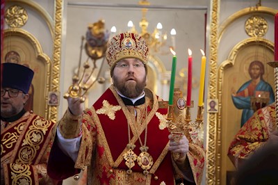 Митрополит Игнатий совершил Божественную литургию пасхальным чином в храме святого пророка Илии п. Сенной Вольского района
