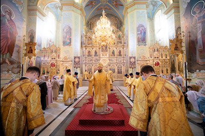 Митрополит Игнатий совершил Божественную литургию в Покровском соборе г. Саратова