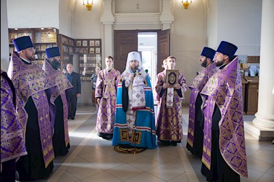 Митрополит Игнатий совершил всенощное бдение с чином выноса Креста в Свято-Троицком кафедральном соборе г. Вольска