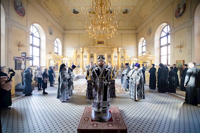 Митрополит Игнатий совершил Литургию Преждеосвященных Даров в храме святого апостола и евангелиста Иоанна Богослова при СПДС