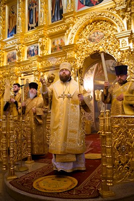 Митрополит Игнатий совершил всенощное бдение в Свято-Троицком кафедральном соборе г. Саратова