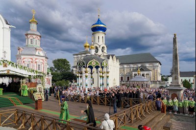 Митрополит Игнатий сослужил Святейшему Патриарху Кириллу в Свято-Троицкой Сергиевой Лавре