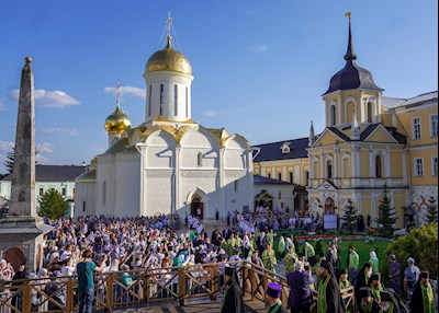 Митрополит Игнатий принял участие во всенощном бдении в Свято-Троицкой Сергиевой Лавре
