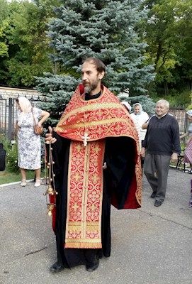 Крестный ход от храма мученицы Софии до храма святых Царственных страстотерпцев г. Саратова