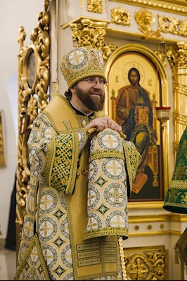 Архиереи Саратовской митрополии совершили Божественную литургию в соборном храме святого благоверного князя Александра Невского г. Ртищево