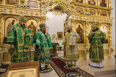 Архиереи Саратовской митрополии совершили Божественную литургию в соборном храме святого благоверного князя Александра Невского г. Ртищево
