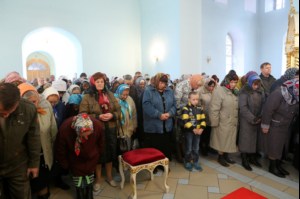 Божественная литургия в храме в честь Покрова Пресвятой Богородицы города Петровска