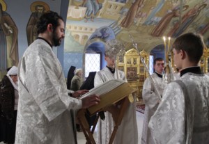 Крещальная литургия в Свято-Троицком соборе Саратова