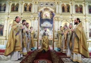 Архиепископ Элистинский и Калмыцкий Юстиниан совершил Божественную литургию в Духосошественском кафедральном соборе города Саратова