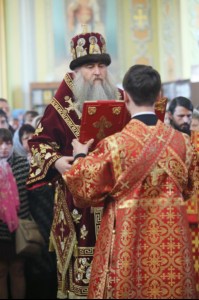 Великая Пасхальная вечерня в Покровском храме Саратова