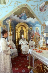 Крещальная литургия в Свято-Троицком соборе Саратова