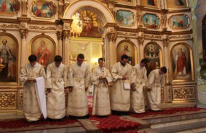 Всенощное бдение в храме в честь Покрова Пресвятой Богородицы города Саратова