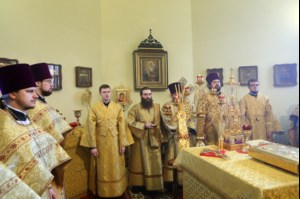 Божественная литургия на Архиерейском подворье — храме во имя преподобного Серафима Саровского г. Саратова