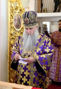 Божественная литургия в храме во имя святителей Василия Великого, Григория Богослова, Иоанна Златоуста г. Саратова