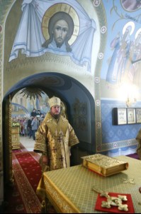 Епископ Пахомий совершил Божественную литургию в Свято-Троицком кафедральном соборе Саратова