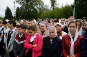В канун празднования Собора Саратовских святых совершена панихида по убиенным в годы гонений на Воскресенском кладбище Саратова