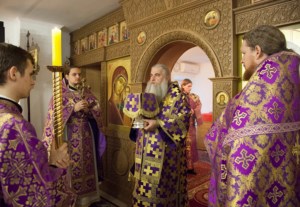Божественная литургия в храме в честь Воздвижения Честнаго и Животворящего Креста Господня г. Саратова