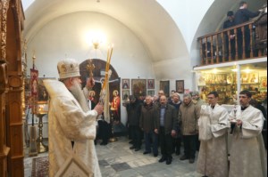 Божественная литургия и панихида в храме во имя святителя и чудотворца Николая на Елшанском кладбище г. Саратова
