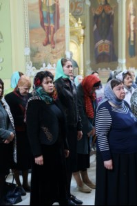 Вечерня в соединении с Литургией Василия Великого и Чин умовения ног в храме в честь Покрова Пресвятой Богородицы г.Саратова