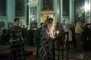 Митрополит Лонгин совершил утреню с Чином погребения