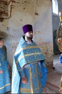 Божественная литургия в храме в честь Покрова Пресвятой Богородицы села Сокур Татищевского района