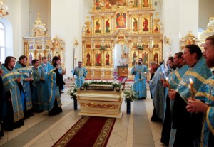 Всенощное бдение с чином Погребения Божией Матери в Свято-Троицком кафедральном соборе г. Вольска