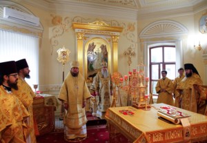 Божественная литургия на Архиерейском подворье — храме во имя святого апостола и евангелиста Иоанна Богослова при Саратовской православной духовной семинарии