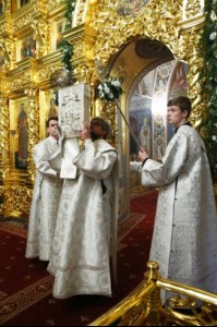 Рождественская Божественная литургия в Свято-Троицком кафедральном соборе Саратова