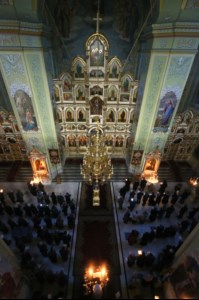Великое повечерие с чтением канона преподобного Андрея Критского в храме в честь Покрова Пресвятой Богородицы г. Саратова