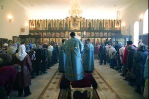 Вечерня в соединении с Божественной литургией свт. Иоанна Златоуста в храме в честь Благовещения Пресвятой Богородицы г.Вольска