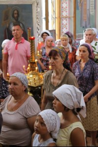 Божественная литургия в храме всех Крымских святых и великомученика Феодора Стратилата в г. Алушта
