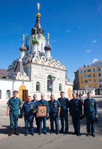 Сотрудники Главного управления МЧС России по Саратовской области помолились перед иконой Божией Матери «Неопалимая Купина»