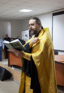 Священник принял участие в проводах выпускников на военную службу