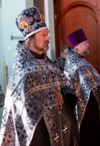Вечерня с выносом Плащаницы Спасителя в храме в честь Сошествия Святого Духа города Саратова