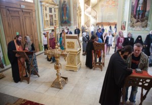Всенощное бдение в храме в честь Покрова Пресвятой Богородицы г.Саратова