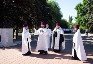 В День памяти и скорби на Воскресенском кладбище Саратова совершена заупокойная лития