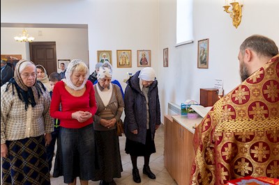 Божественная литургия в храме во имя святого благоверного князя Михаила Черниговского и боярина его Феодора на Увекском кладбище г. Саратова
