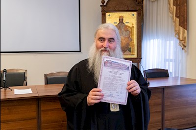 Митрополит Лонгин вручил сертификаты первым слушателям курсов для распространителей церковной утвари