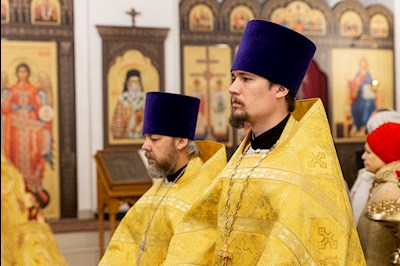 Божественная литургия в храме во имя первоверховных апостолов Петра и Павла г. Саратова