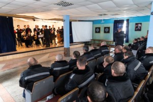 Архиерейский хор выступил в исправительной колонии