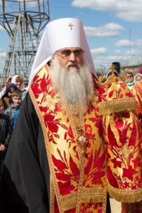 Митрополит Лонгин освятил колокола Свято-Никольского храма села Октябрьский Городок